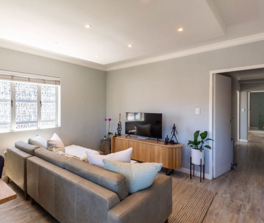 3 Bedroom Property for Sale in Sea Point Western Cape